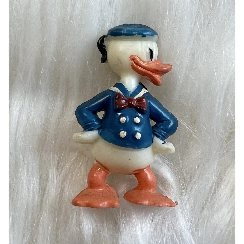 Small Hong Kong Disney‎ Figurines 1
